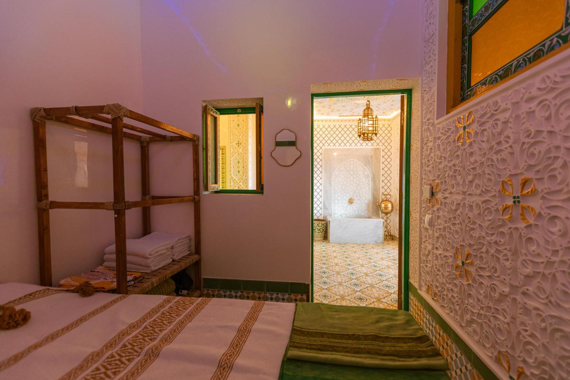 טנג'יר Colorful Traditional Riad W/Views Of Spain מראה חיצוני תמונה