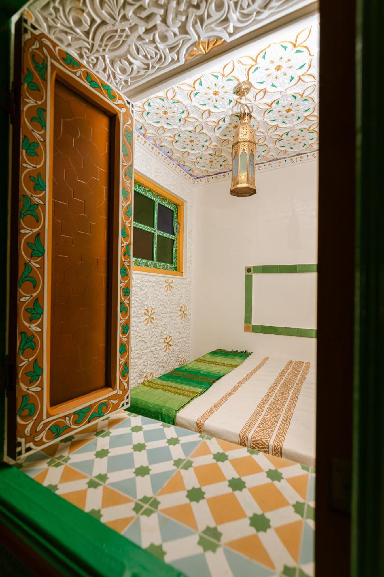 טנג'יר Colorful Traditional Riad W/Views Of Spain מראה חיצוני תמונה