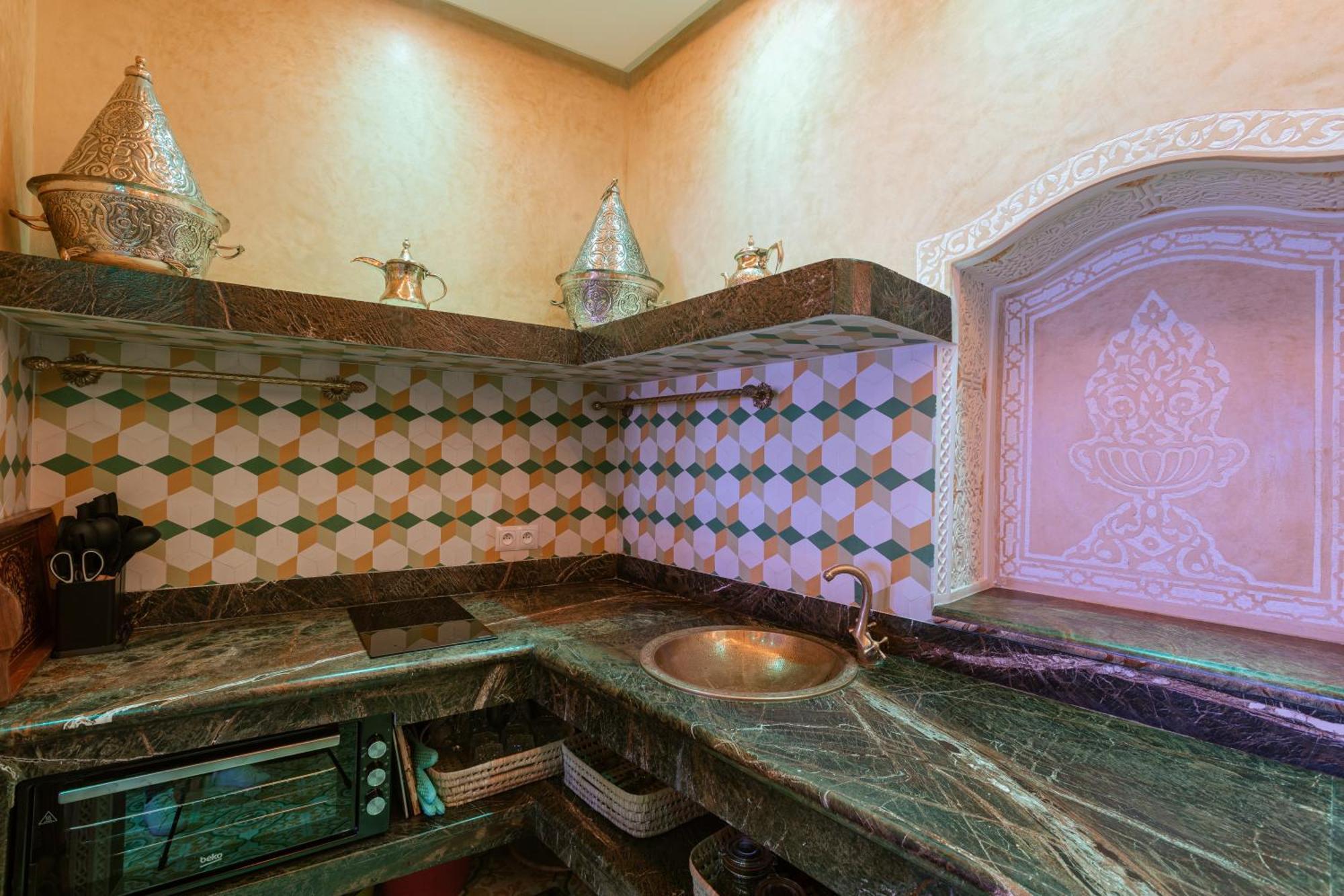 טנג'יר Colorful Traditional Riad W/Views Of Spain מראה חיצוני תמונה
