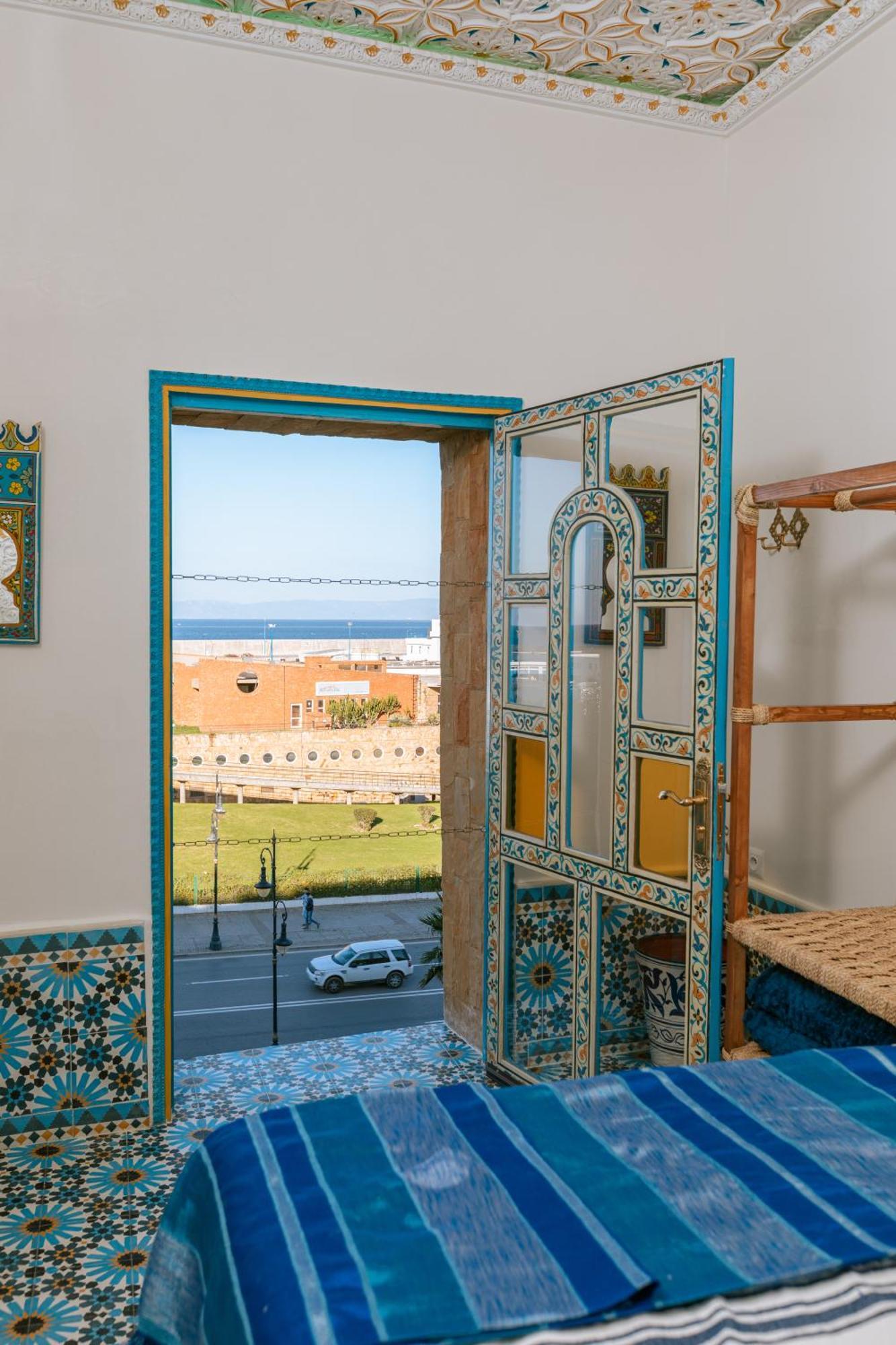 טנג'יר Colorful Traditional Riad W/Views Of Spain מראה חיצוני תמונה